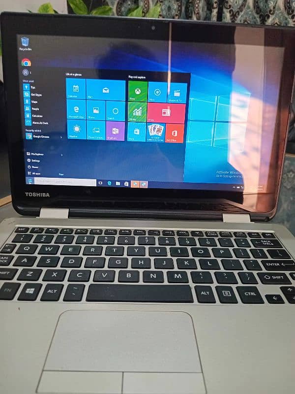 TOSHIBA Laptop 1