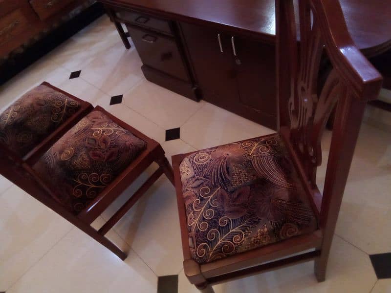 Dining Table | 8 Seater | Urgent Sale 1