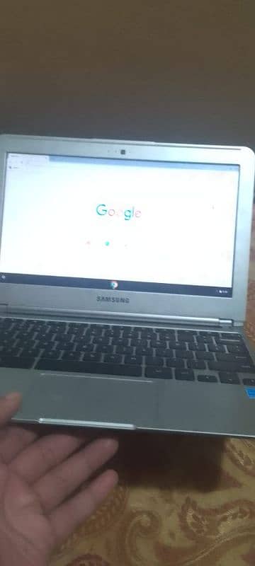 Samsung chrome book 2 gb ram 16 gb momery 1