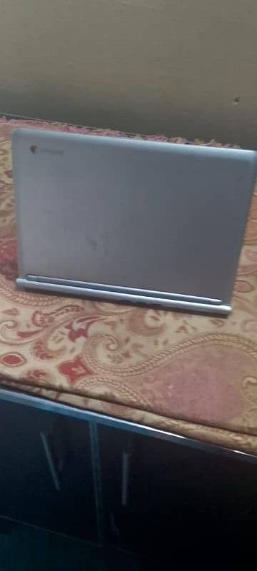 Samsung chrome book 2 gb ram 16 gb momery 2