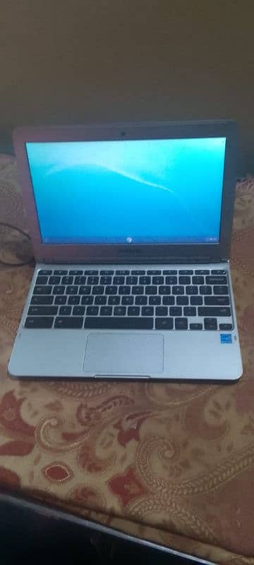 Samsung chrome book 2 gb ram 16 gb momery 3