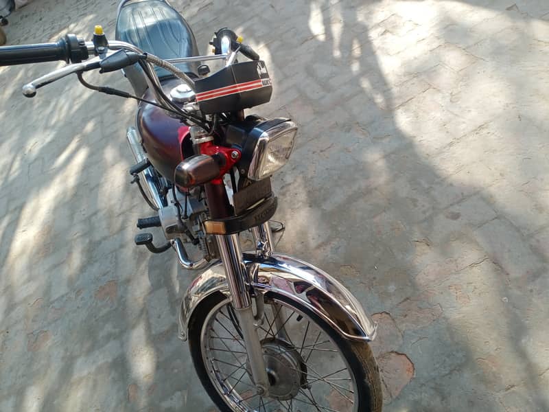 Honda CD70 4