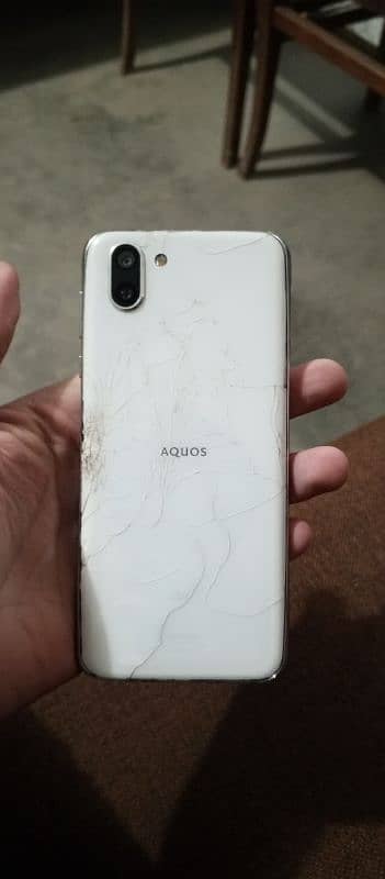 Aquos r3 1