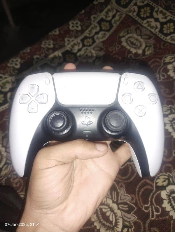 PS5 controller 3