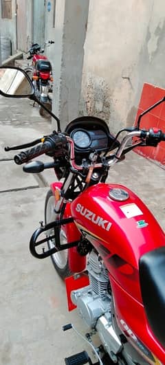 Suzuki GD 110s red