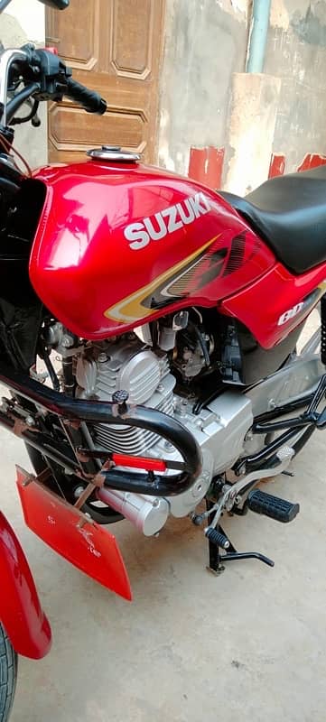 Suzuki GD 110s red 8