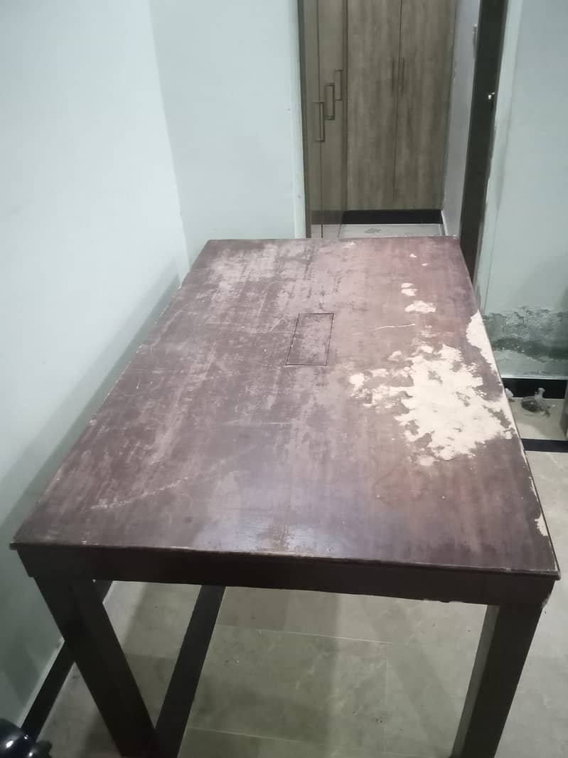 Used Computer/Office Table for Sale – Spacious & Functional Design 3