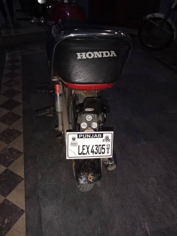 sale my Honda cd70/. 03219844675 6