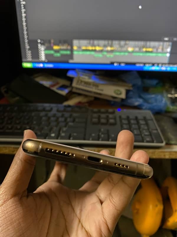 iphone 11 pro max official pta aproved 256gb 3