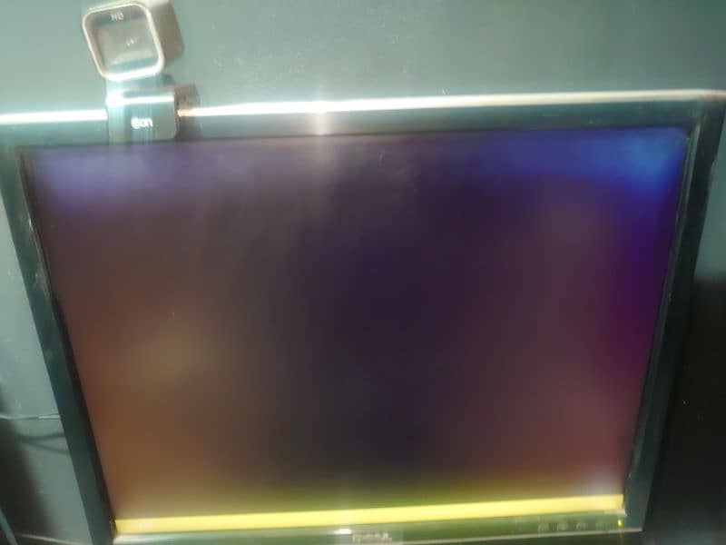 Dell Tv . monitor 18 inch . . 4