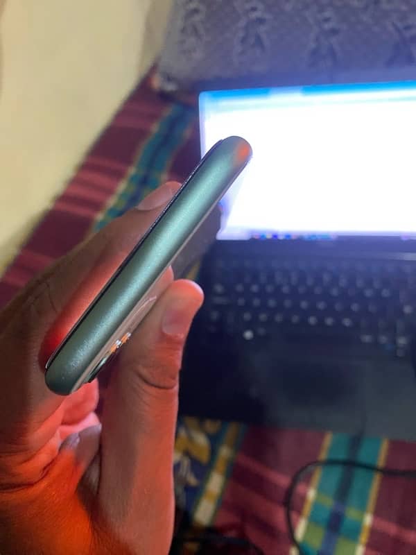 iphone 11 128gb PTA approved 10/10 waterpack 1