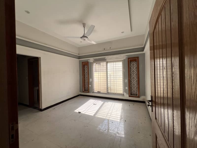 BEAUTIFUL HOUSE 8 MARLA WITH SNGPL CONNECTION OPPOSITE BAHRIA SCHOOL AVAILABLE FOR SALE IN PHASE ONE BAHRIA ORCHAD 40