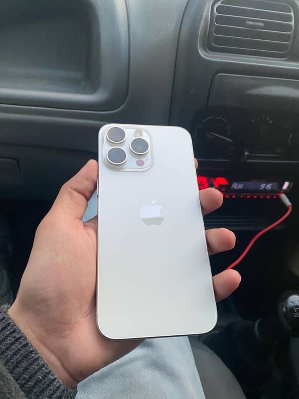 iPhone 15 Pro max White titanium 0