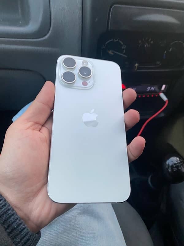 iPhone 15 Pro max White titanium 2