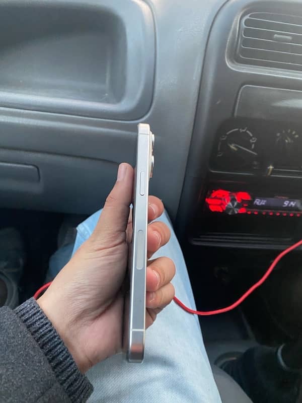 iPhone 15 Pro max White titanium 5