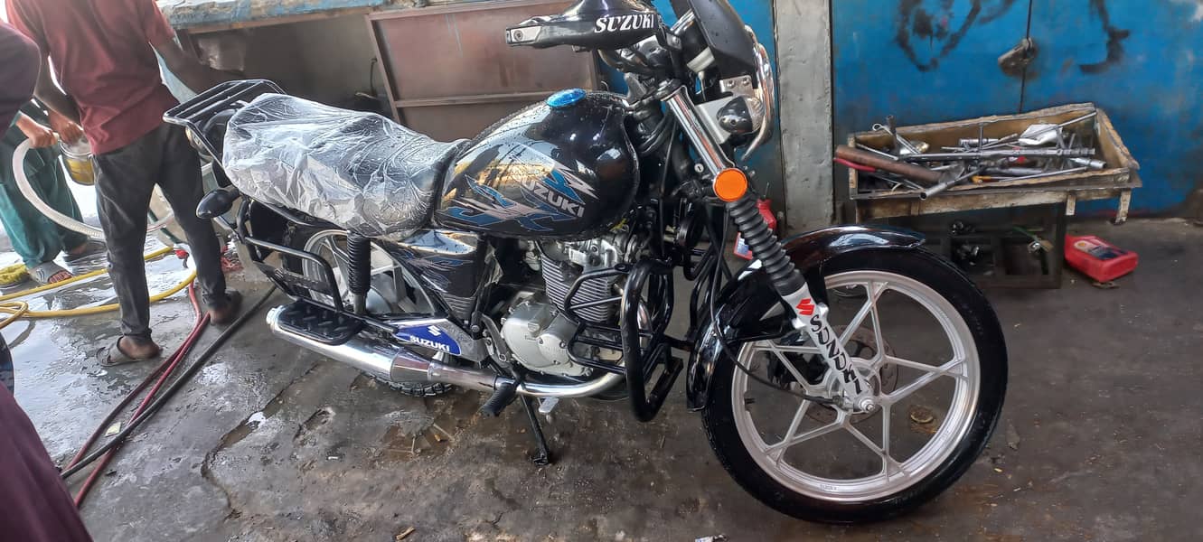 suzuki 150 se no foolish offer plz 1