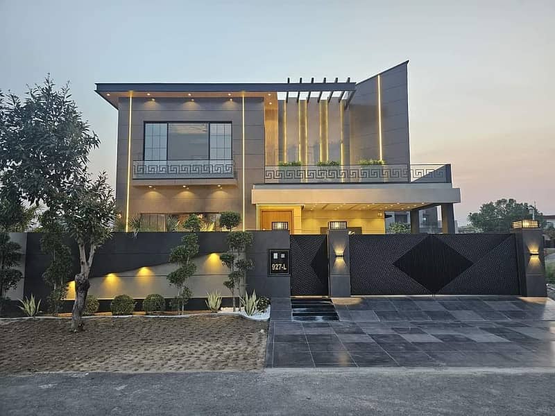 Beautiful Kanal Designer House For Rent 0