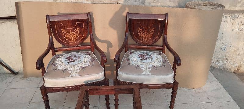 bed room chairs +coffee table 1