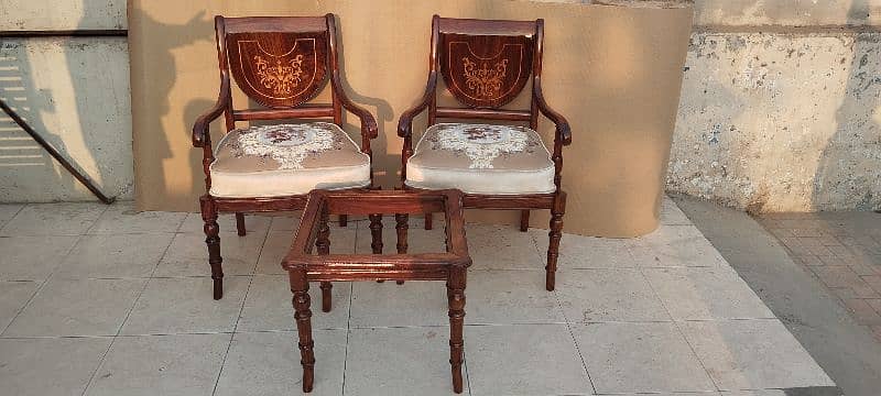 bed room chairs +coffee table 2