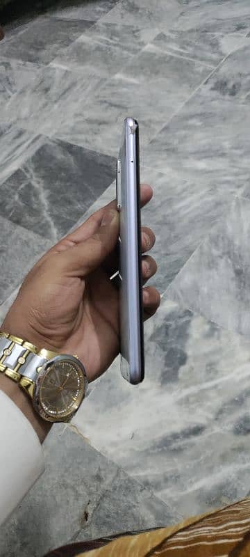 Vivo y20 condition 10 by 9 With Box Koi Masla Nhi Ha Mobile Mai Box Ha 3