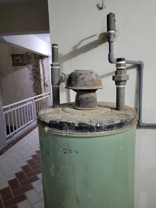 gas geyser for sale used 30 litre 1