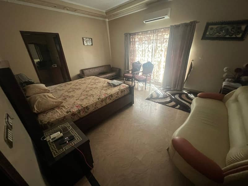 1 Kanal Facing Park Beautiful Used House Available For Sale 3