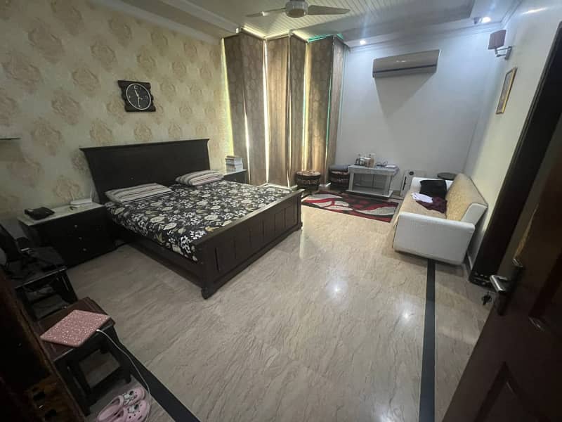 1 Kanal Facing Park Beautiful Used House Available For Sale 6