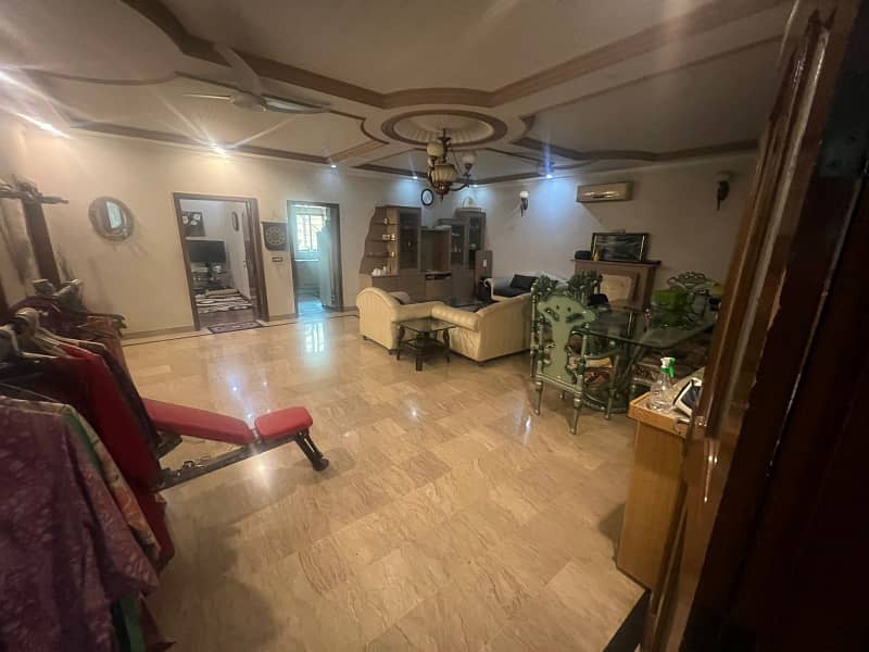 1 Kanal Facing Park Beautiful Used House Available For Sale 10