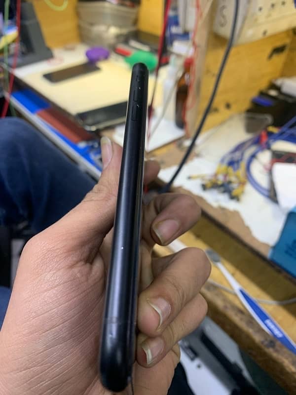 iphone xr all ok 10by 10   battery health 95% pta approved 1