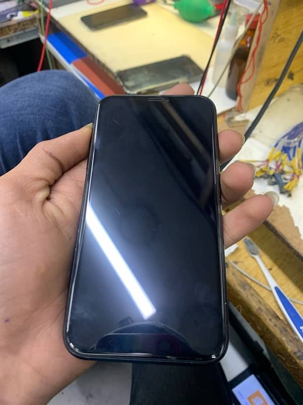 iphone xr all ok 10by 10   battery health 95% pta approved 4