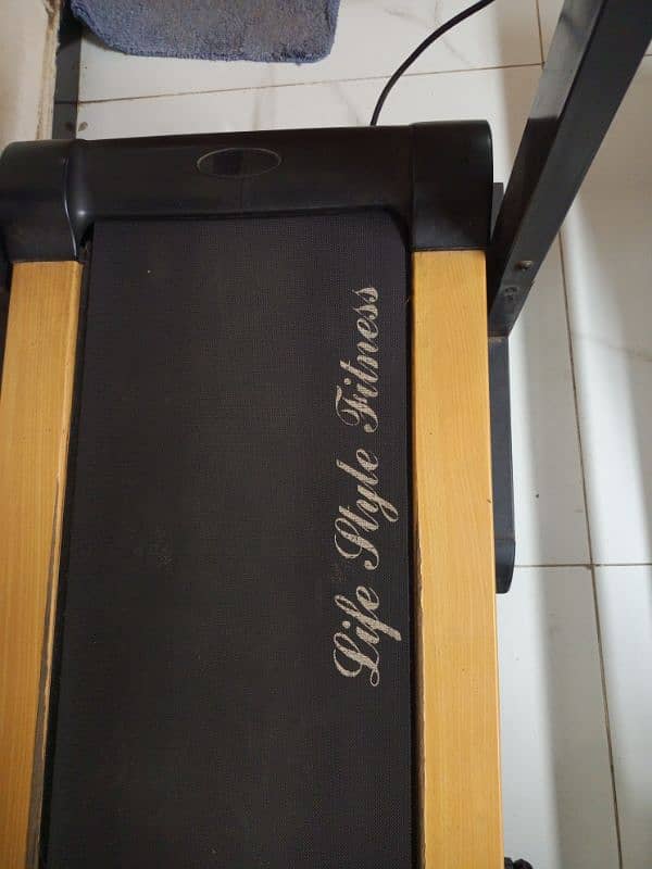 treadmill ( jogging machine) 1