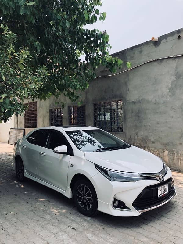 Toyota Altis Grande 2015 1