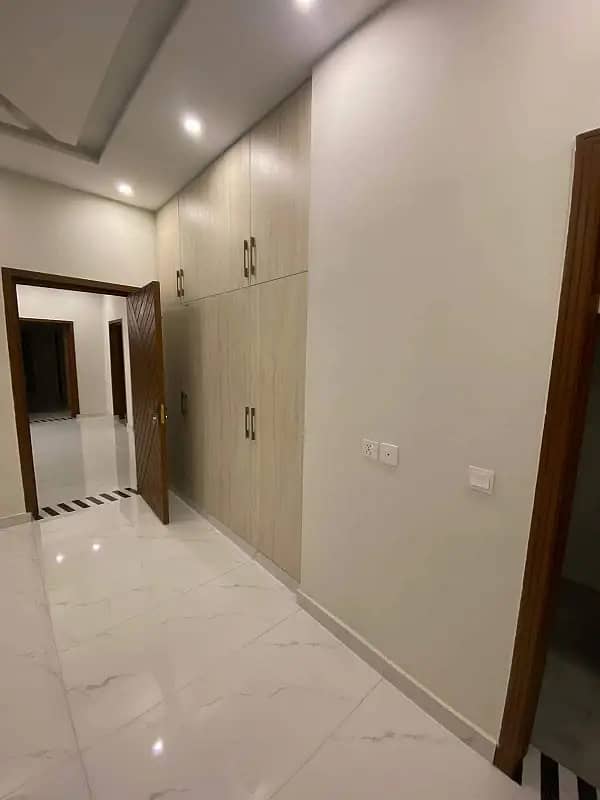 10 Marla Luxury Non Furnished Upper portion For Rent In Bahria Town Lahore 4