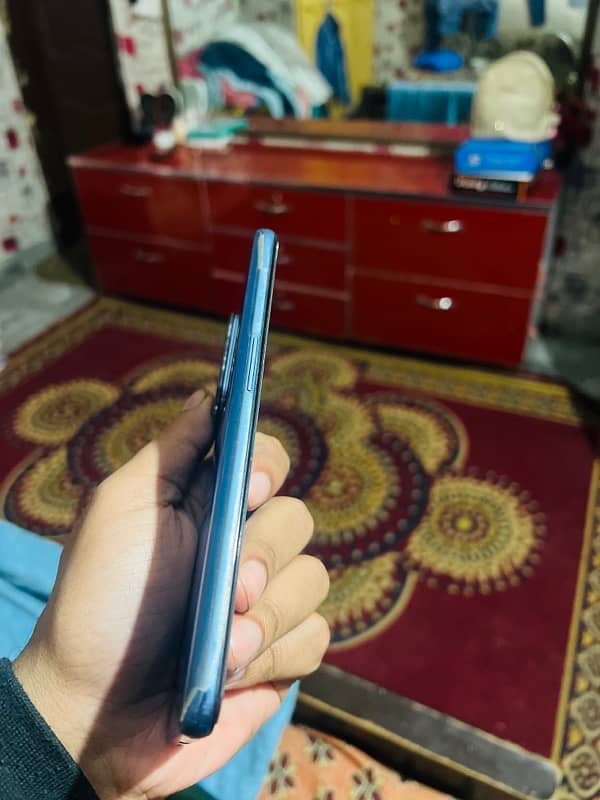 one plus 9 12 256Gb dual sim with chager ulta fast condition 10/10 3