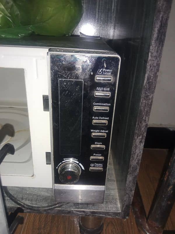 very good condition microwave mesdum size 1