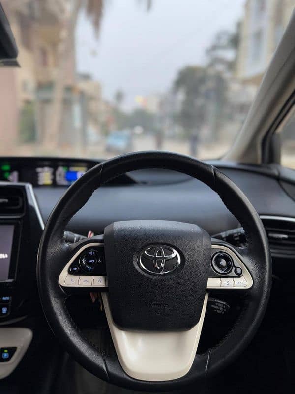 Toyota Prius 2016 1