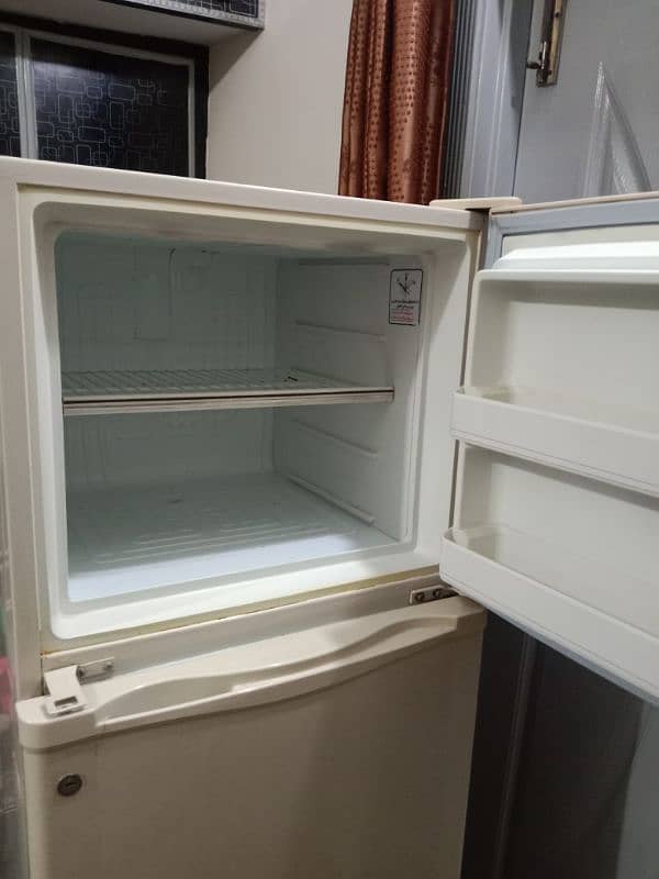 fridge dawlance like new 4