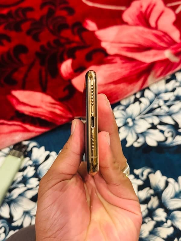 iphone xs max pta approved 64 Gb 4