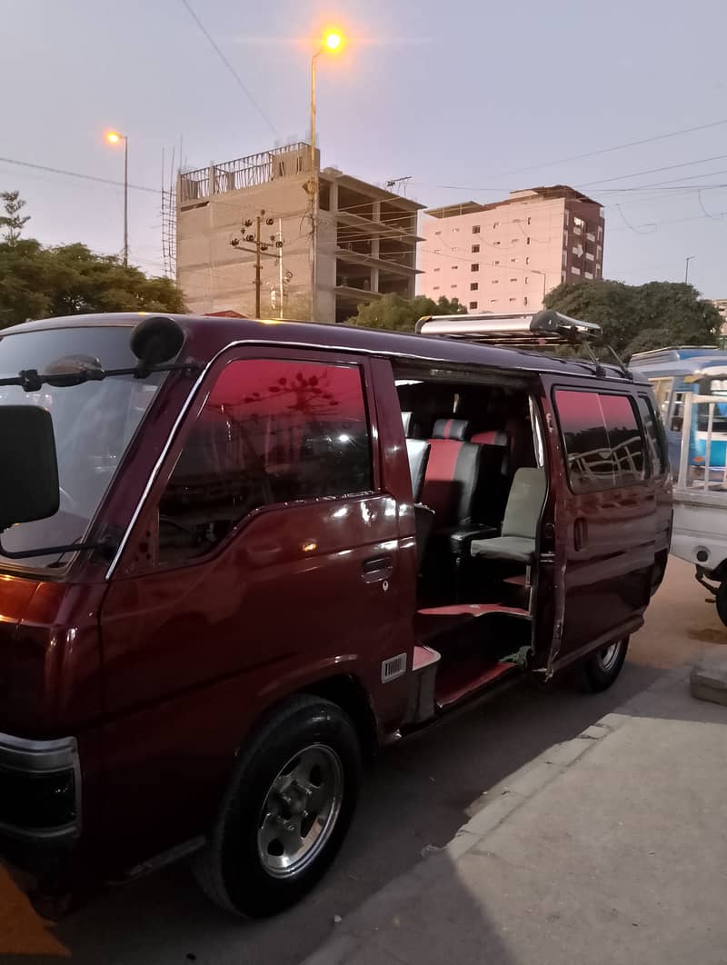 Hiace Nissan Rone 0