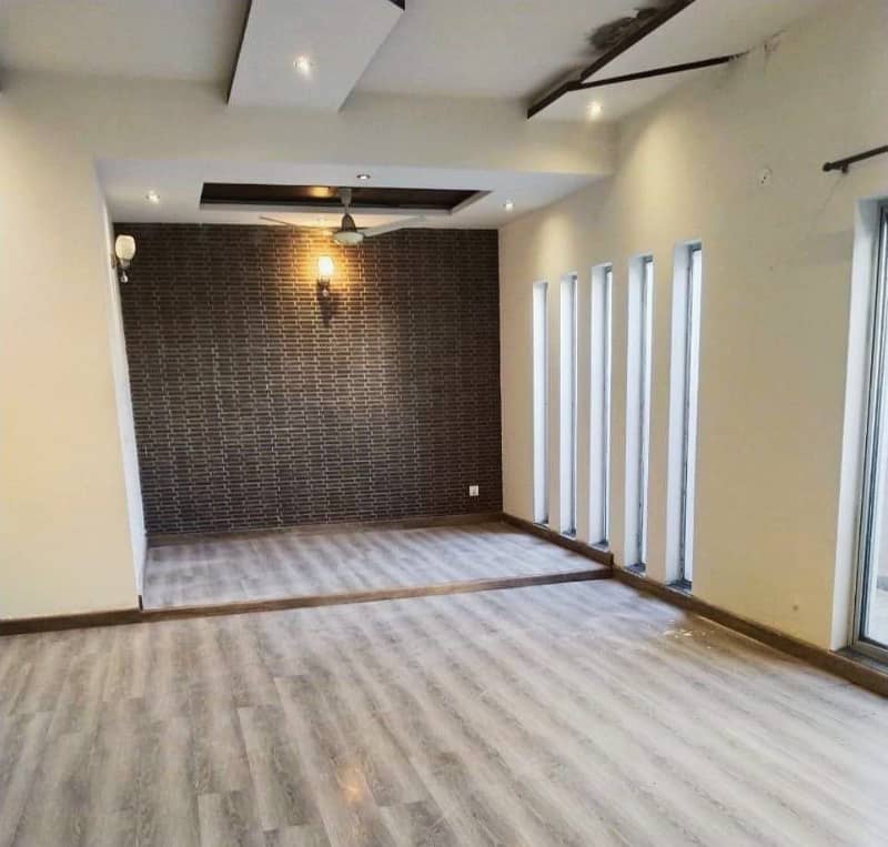 Upper Portion 01 Kanal Modern House For Rent In DHA Phase 2 Block-S Lahore. 7