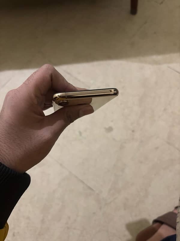 iPhone XS 256gb pta approved 4