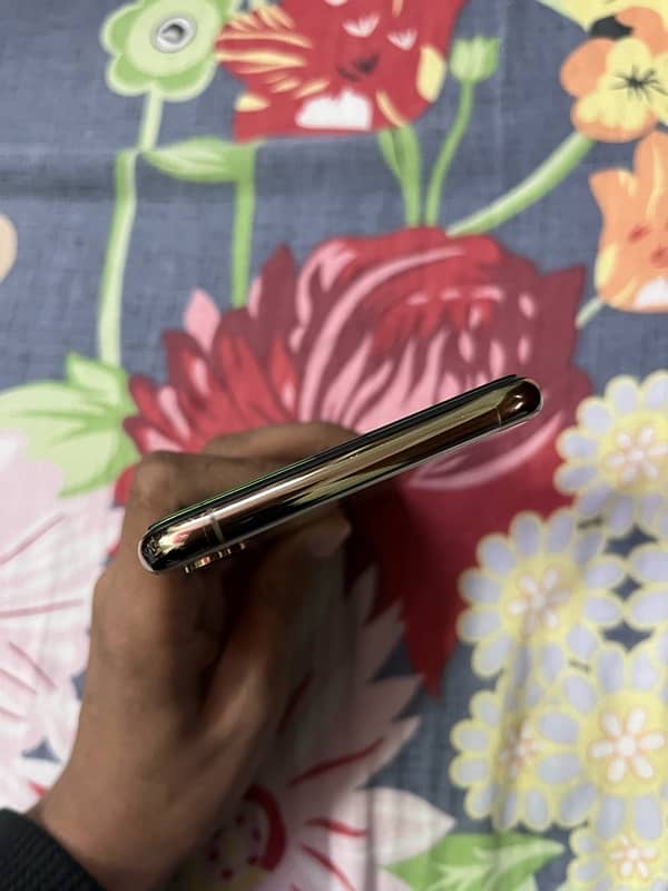 IPhone XS Max pta approved with box 2