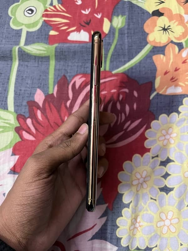 IPhone XS Max pta approved with box 4