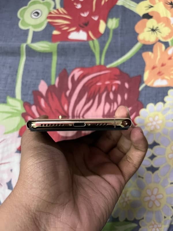 IPhone XS Max pta approved with box 5