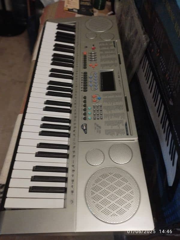 YM 823 keyboard 10