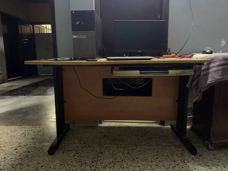 Computer Table 0