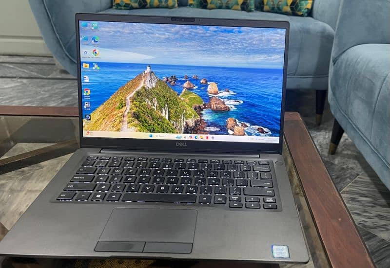 Dell Latitude 7400 0