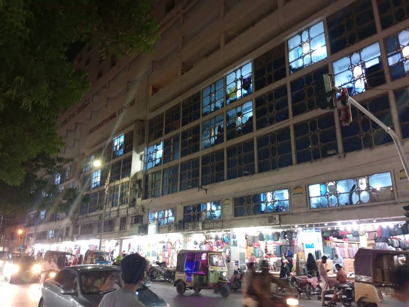 URGENT SALE BEST FOR INVESTOR CORNER SHOP IN SADDAR NEAR ZAINAB MARKET IN INTERNATIONAL BUSINESS TRADE CENTRE FOR SALE 3