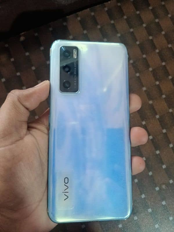 vivo v20 se with box and charger 2