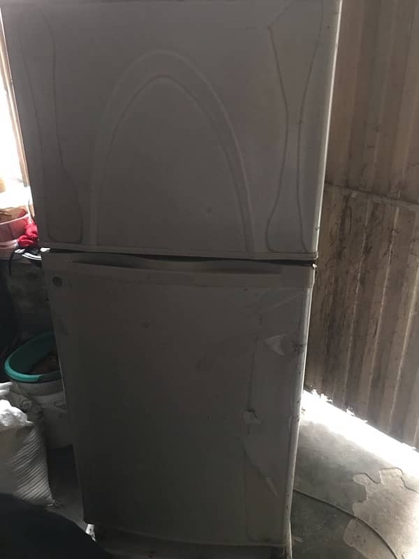 urgent sale medium size fridge 1